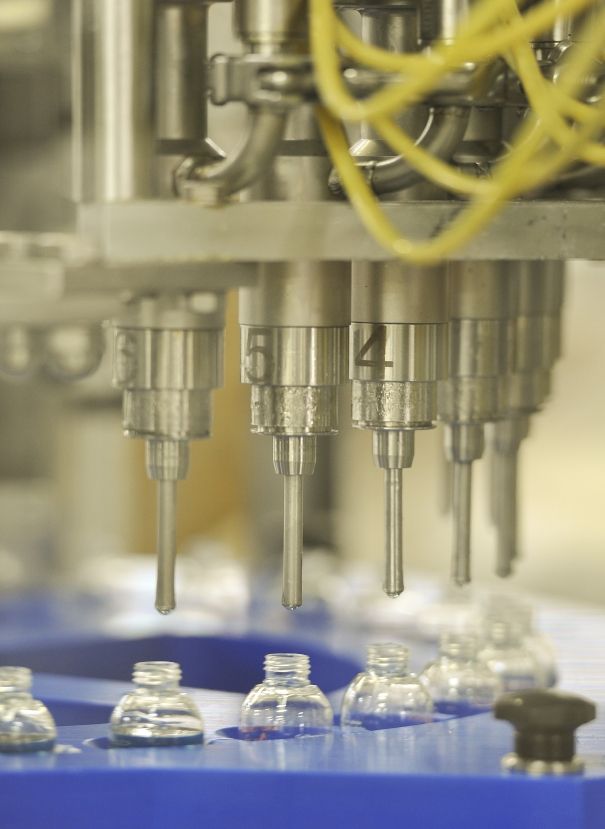 El laboratorio Pierre Fabre está produciendo geles hidroalcohólicos para dispensar en farmacias