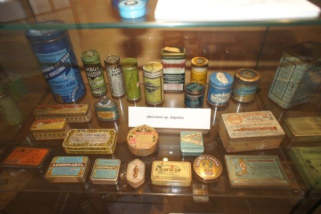 El COF de Tarragona acoge la exposición «Medicamentos enlatados»