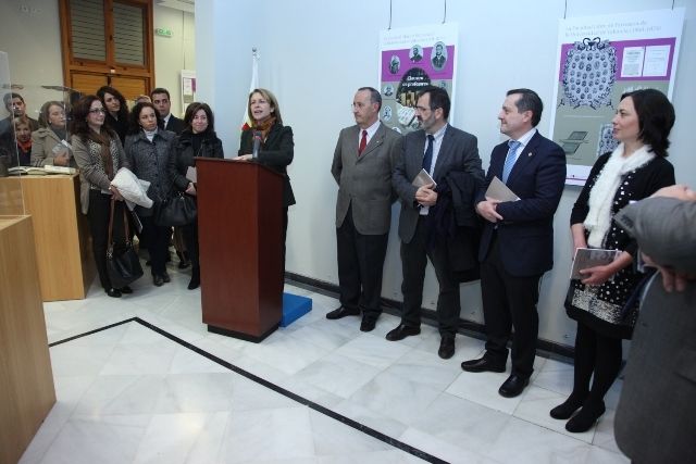 La CEU-UCH inaugura la exposición «Los inicios de los estudios oficiales de Farmacia en Valencia»