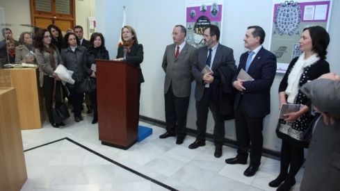 La CEU-UCH inaugura la exposición «Los inicios de los estudios oficiales de Farmacia en Valencia»