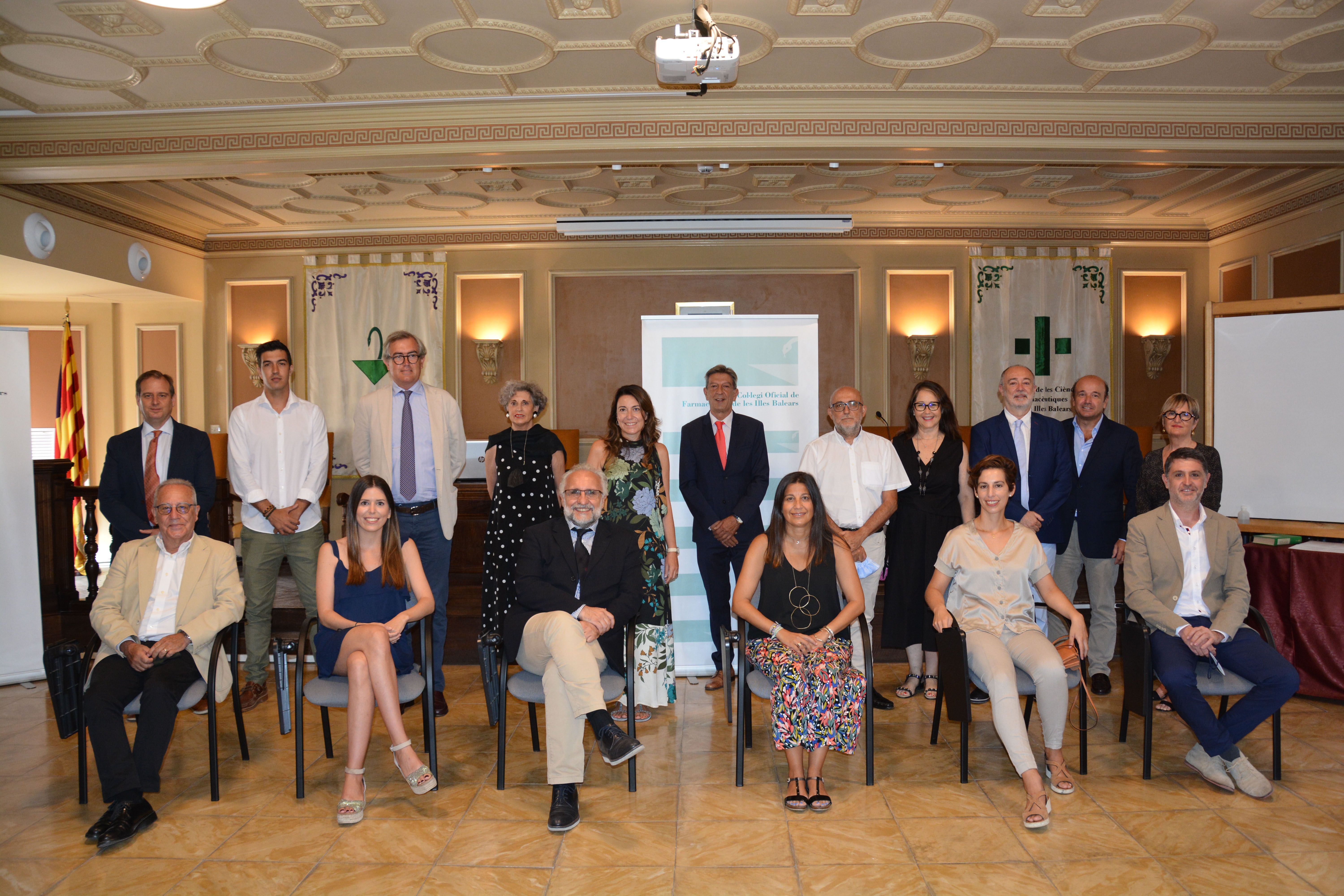 Miembros de la nueva Junta de Gobierno y vocales representantes del COFIB