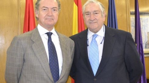 El nuevo consejero de Sanidad de la Comunidad de Madrid visita el colegio de farmacéuticos