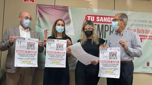 Francisco José Ponce Lorenzo, gerente del SMS; Paula Payá, presidenta del COFRM; Mª Luisa Torregrosa, vocal por Murcia del COFRM; y Dtor. Centro Regional de Hemodonación.
