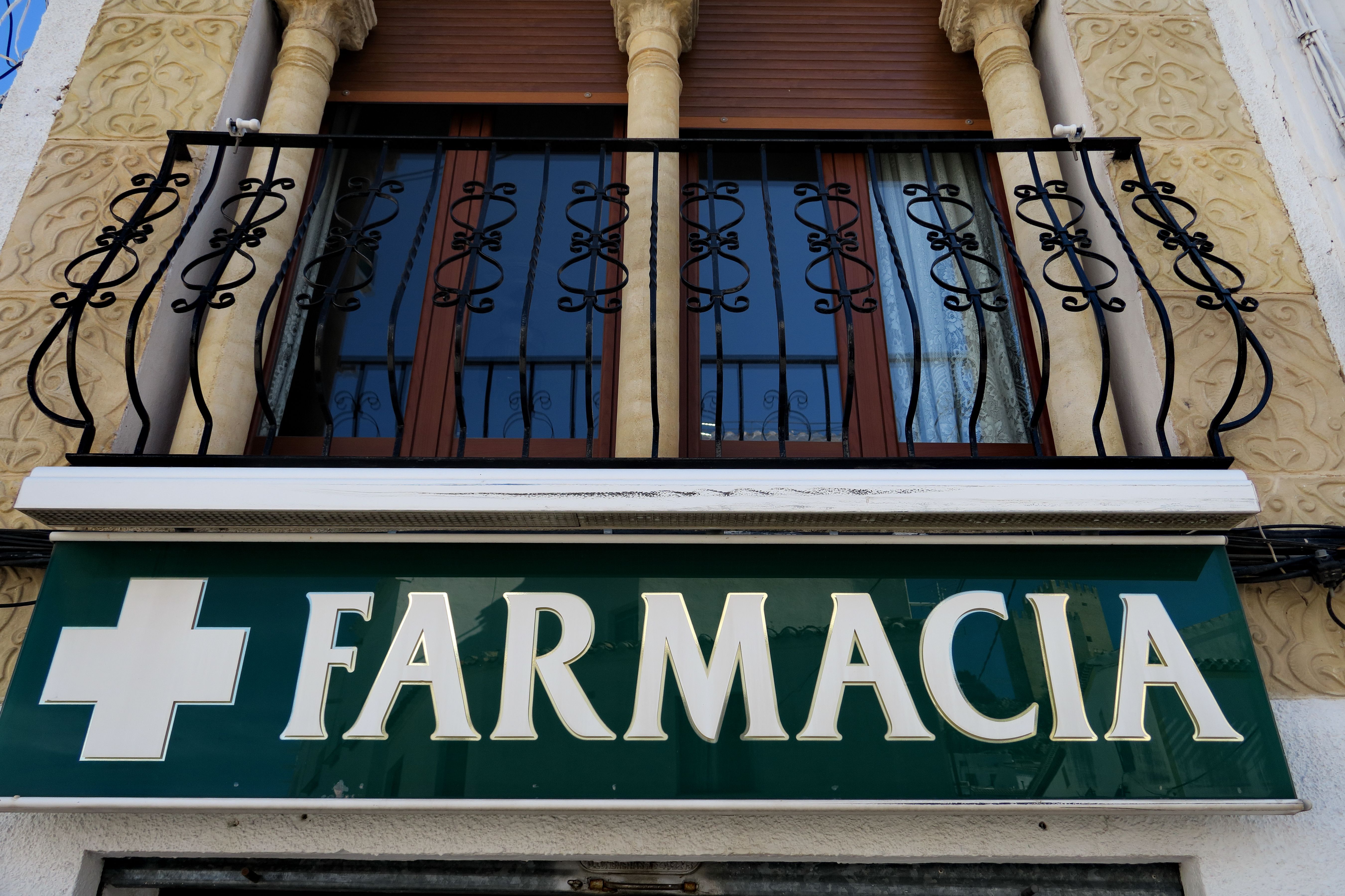 Donación de la oficina de farmacia a un descendiente/Abon...