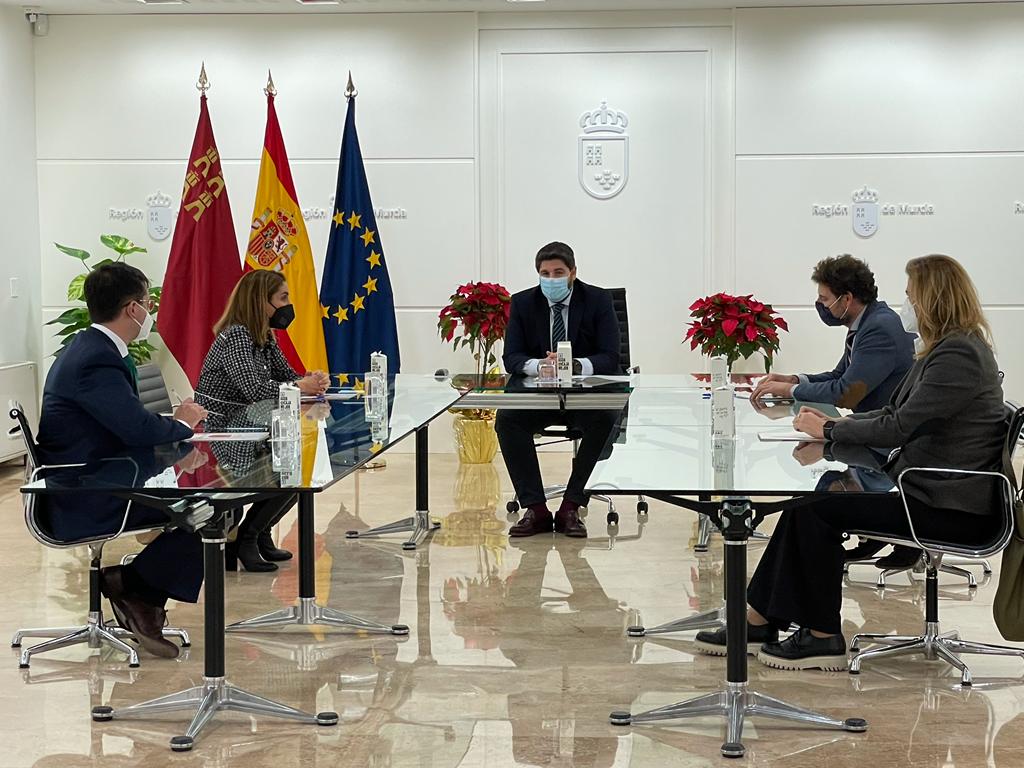 Paula payá presidenta COFRM Maria Jesús Rodriguez Secretaria COFRMJose Juan Tesorero COFRM Andrés Torrente Secretario General SaludFernando Lopez Miras (3) Paula payá presidenta COFRM Maria Jesús Rodriguez Secretaria COFRMJose Juan Tesorero COFRM Andrés Torrente Secretario General SaludFernando Lopez Miras (3)