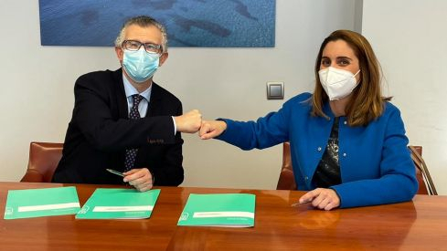 Juan José Pedreño y Paula Payá tras la firma del convenio
