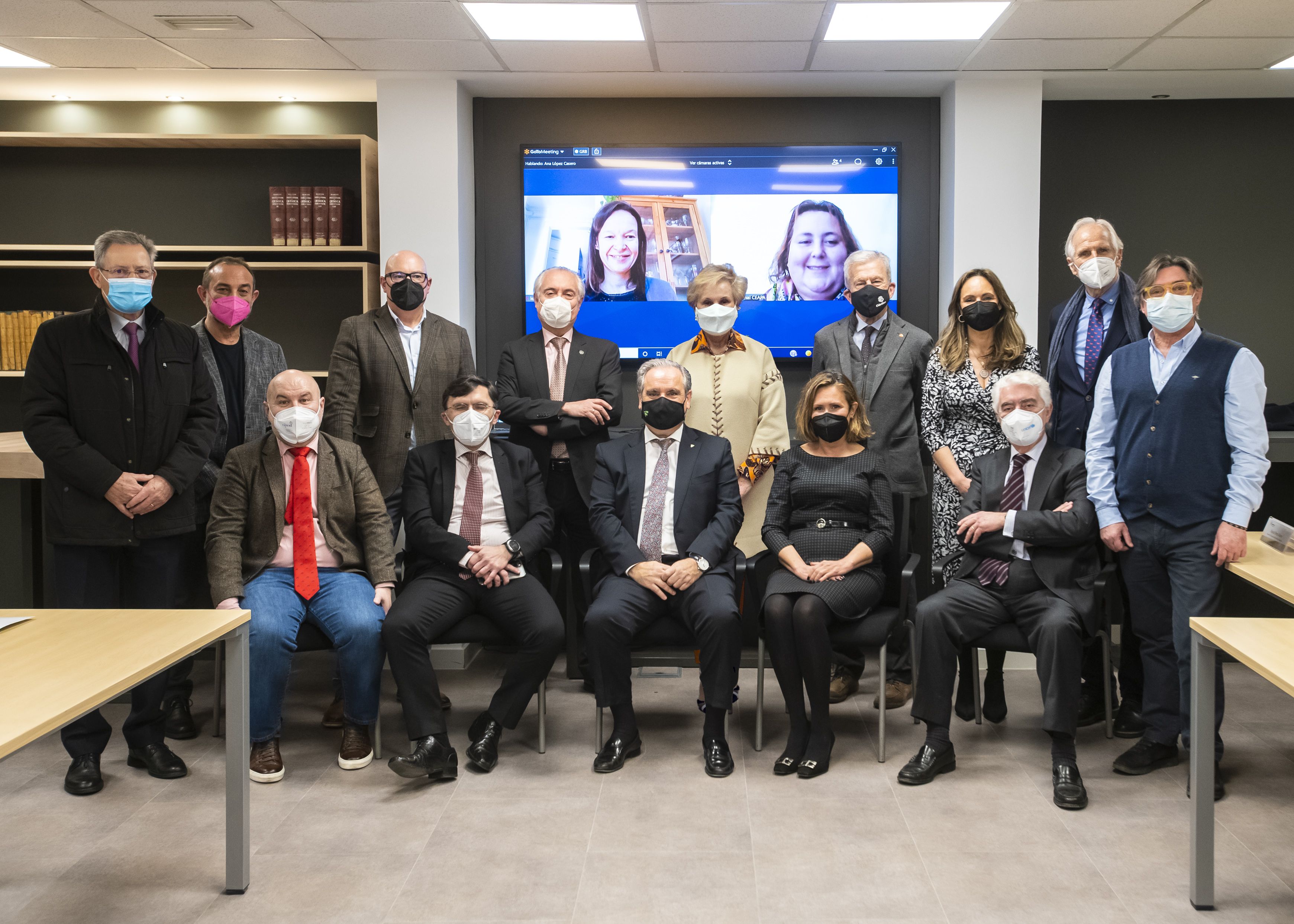 Foto de familia de los miembros del Consejo Asesor Social 
