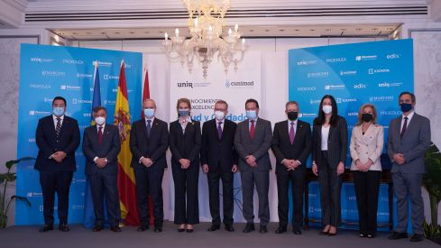 Foto de familia de los premiados Foto de familia de los premiados