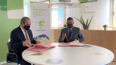 Jesús Aguilar y Óscar Castro, durante la firma del convenio