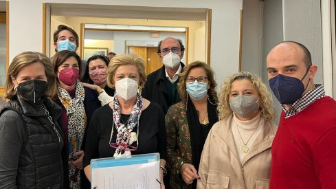 Mercedes González (centro), junto a los miembros de su candidatura