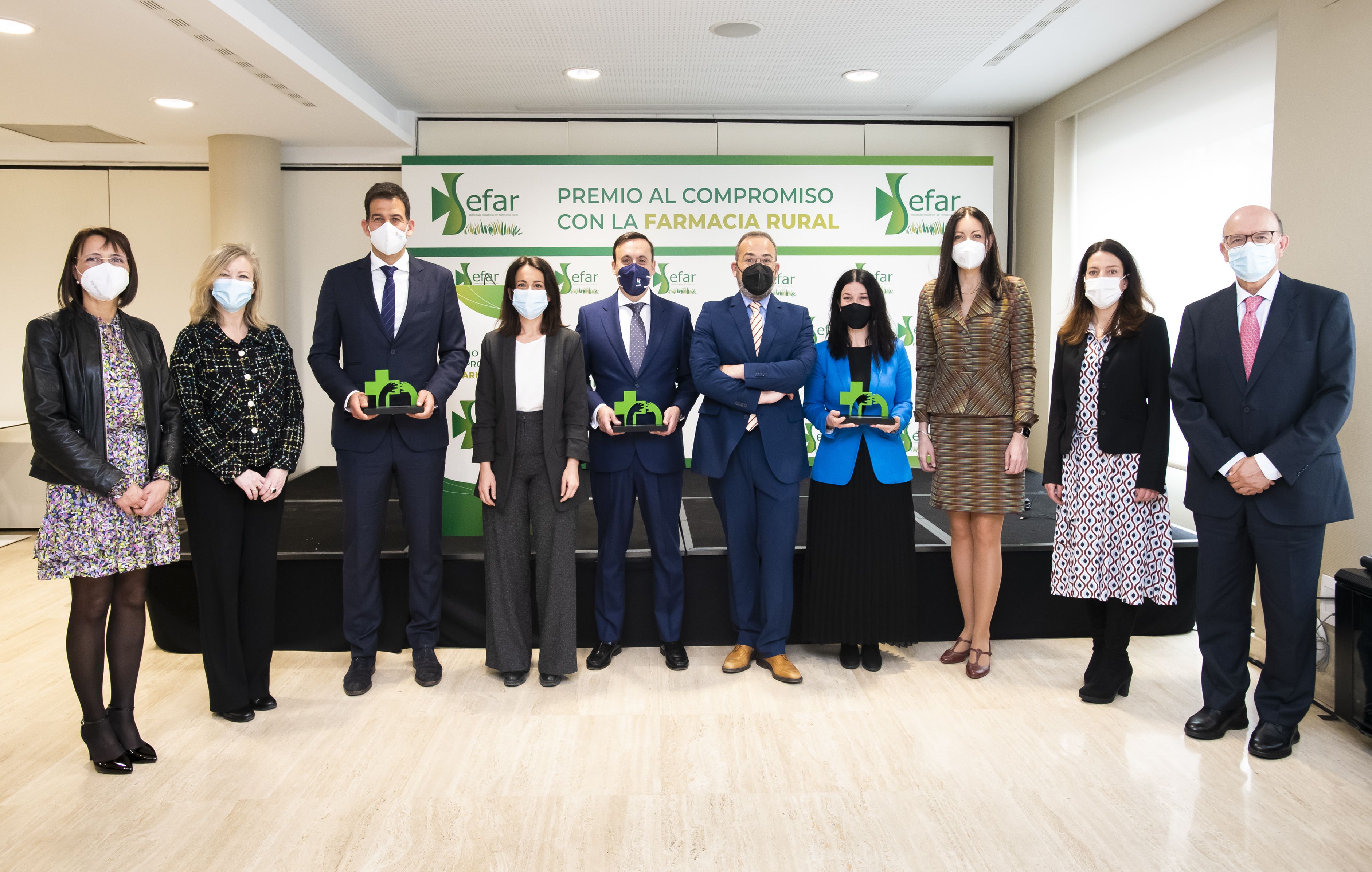 Foto de familia tras la entrega de los premios