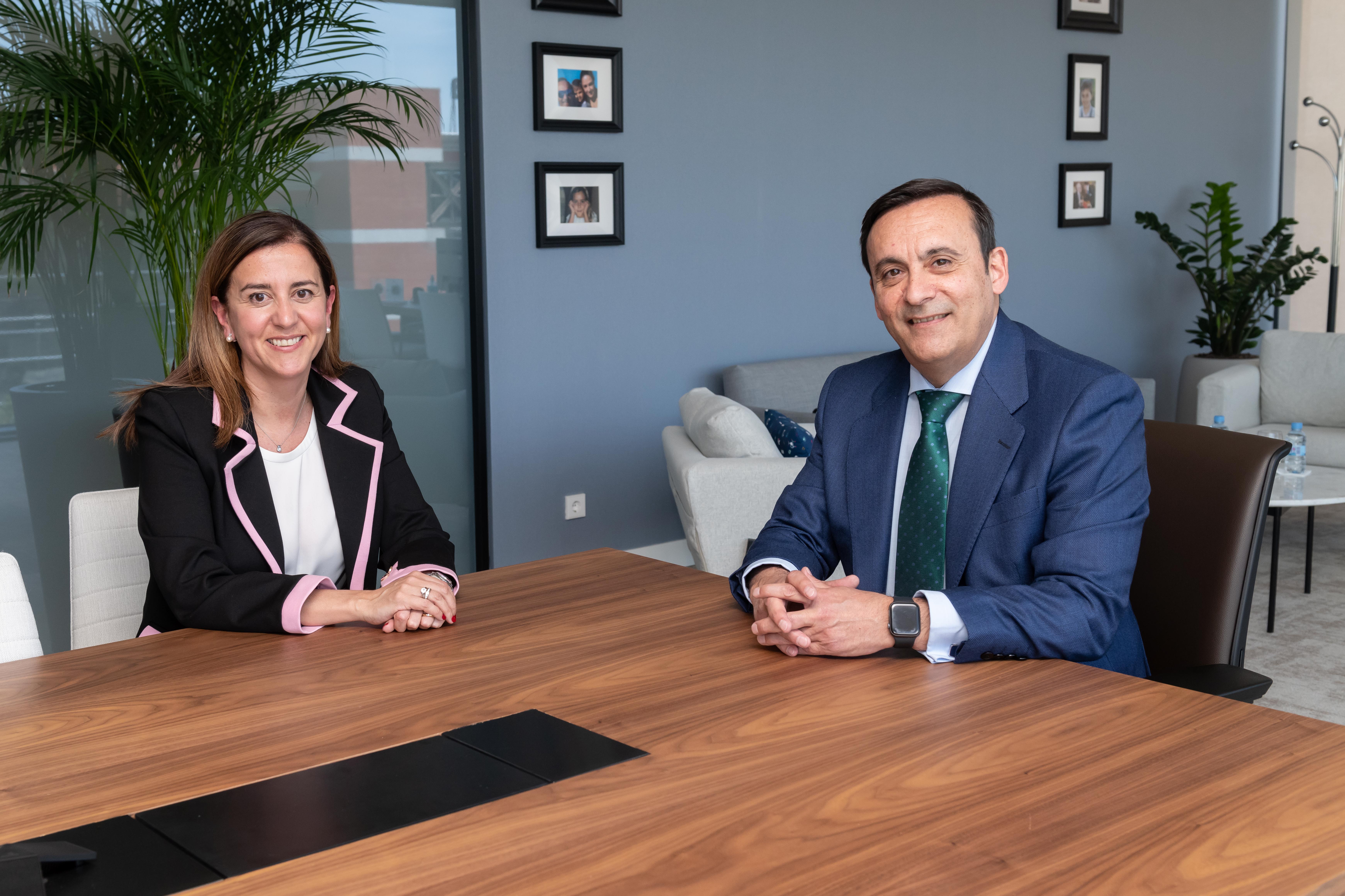  Mar Fábregas y Eduardo Pastor