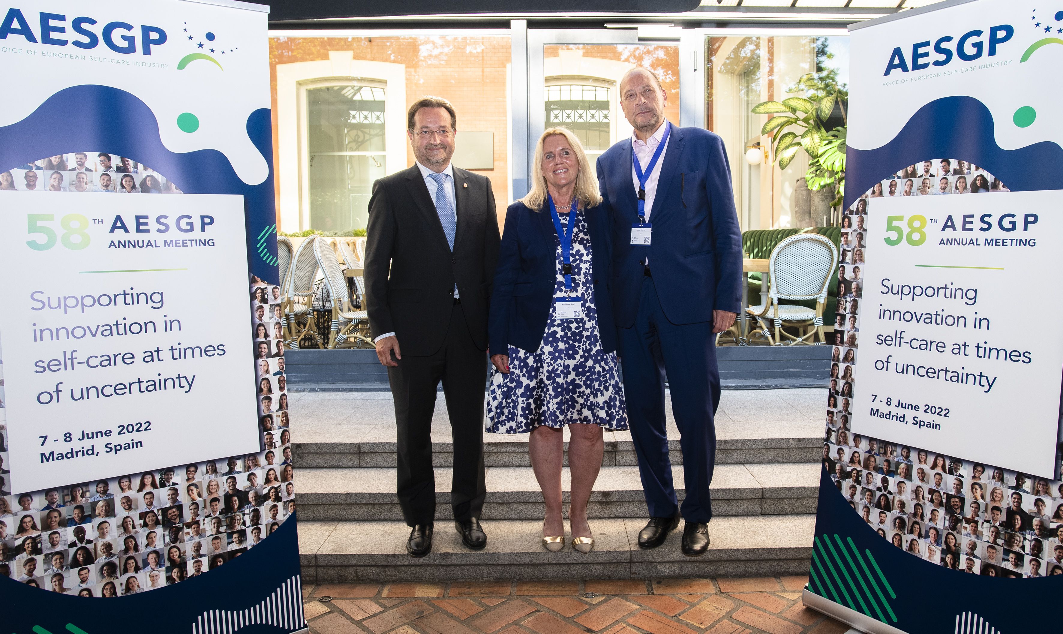 Fernando Prados, director Infraestructuras Hospitalarias (Consejería Sanidad Comunidad de Madrid), Birgit Schuhbauer, presidenta de la AESGP, y Alberto Bueno, presidente de anefp