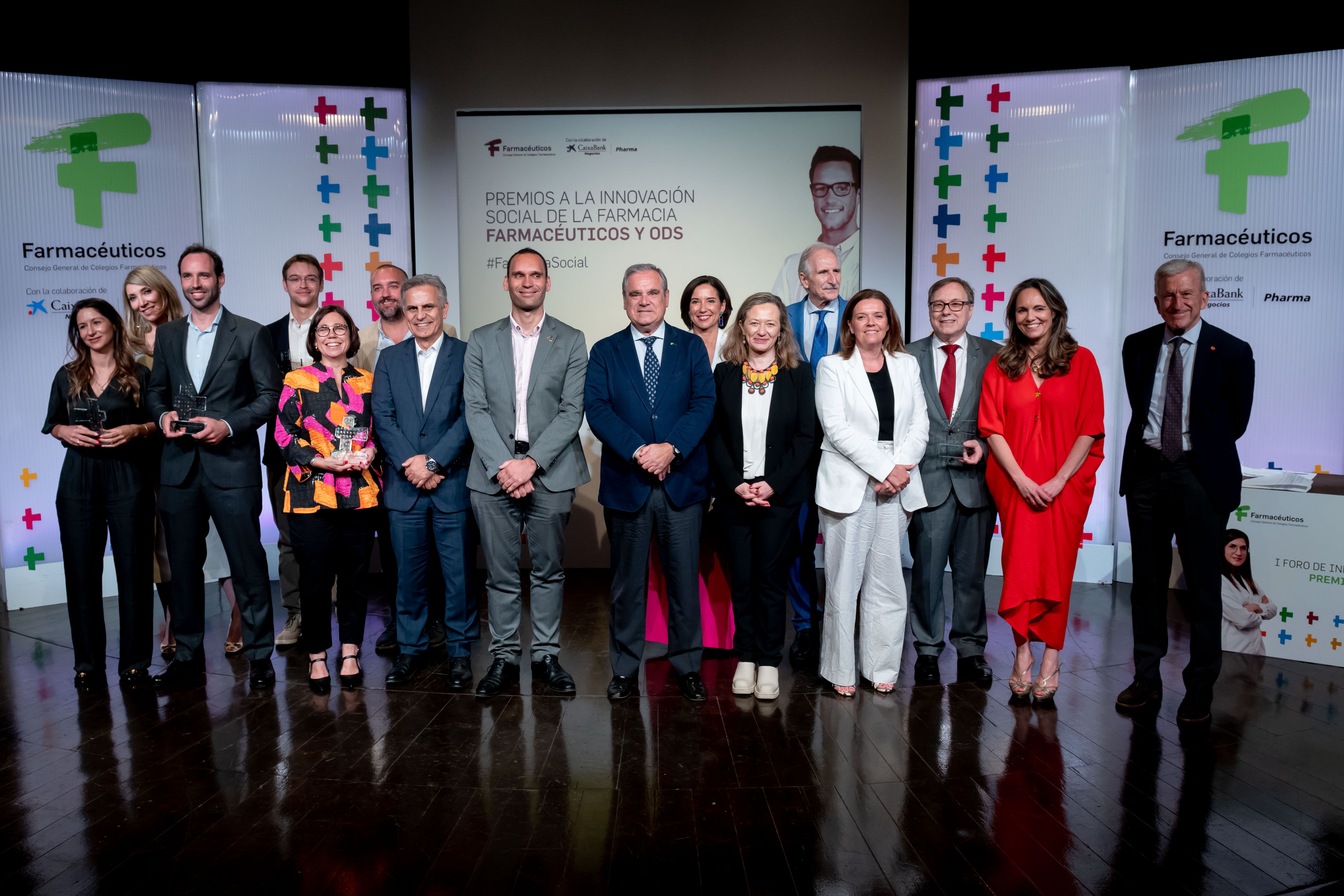 Foto de familia de los premiados
