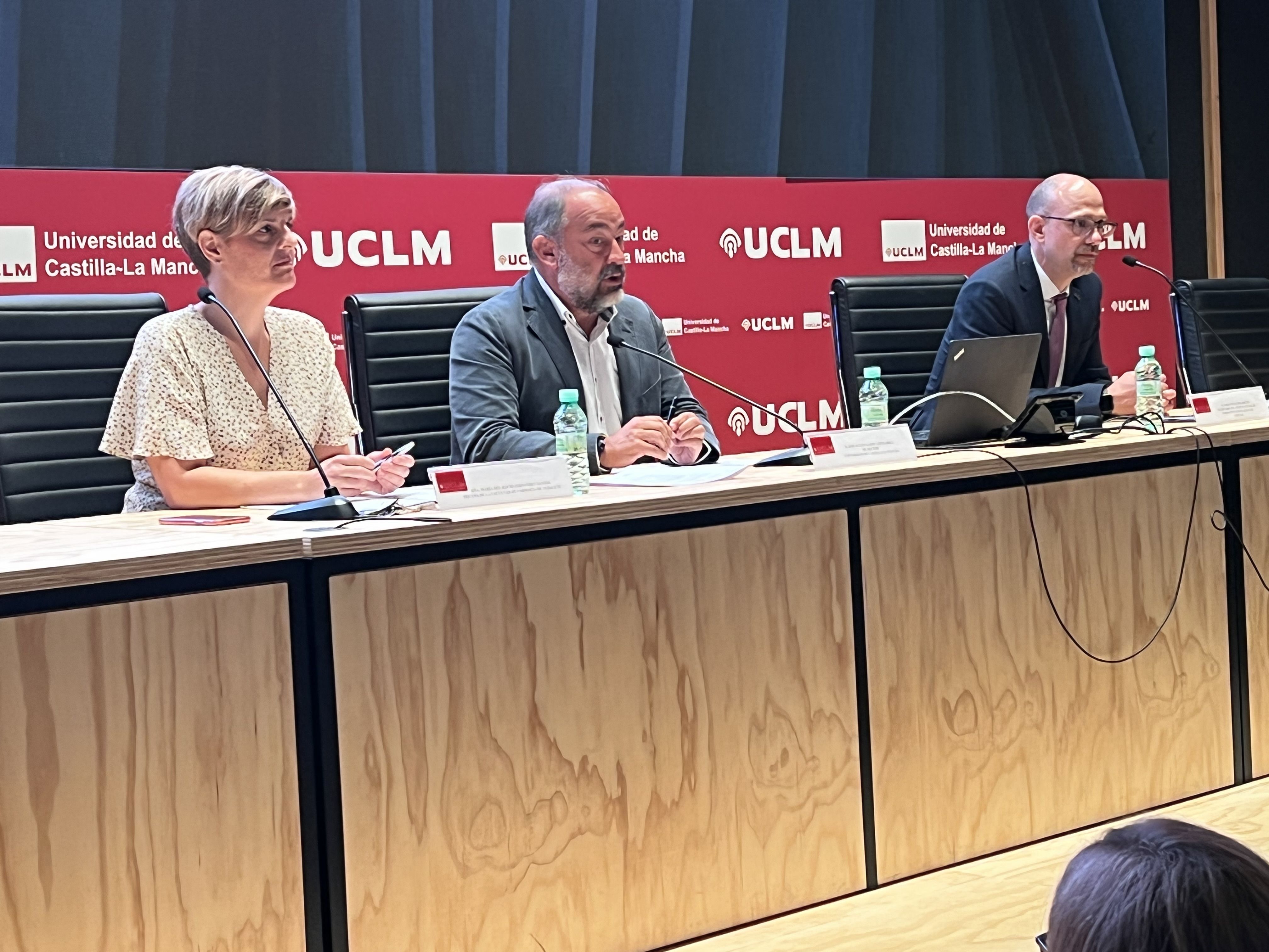 María del Rocío Fernández, José Julián Garde y Luis Alberto Menchén en la presentación Programa Botica Rural 