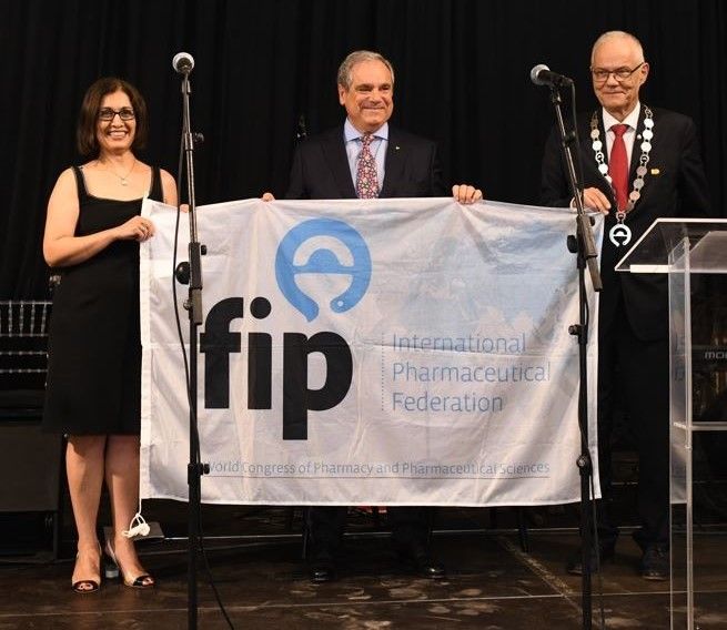 Parisa Aslani recogió la bandera de la FIP