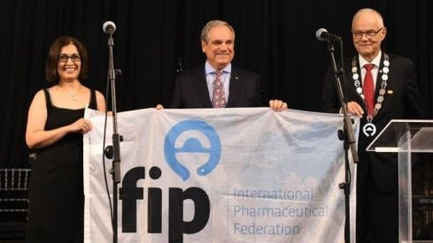 Parisa Aslani recogió la bandera de la FIP