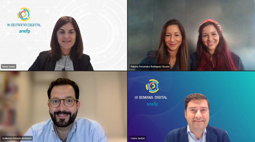 De izquierda a derecha, Nuria Sastre, Paloma y Almendra Fernández, Guillermo Estrada y Carlos Jardón