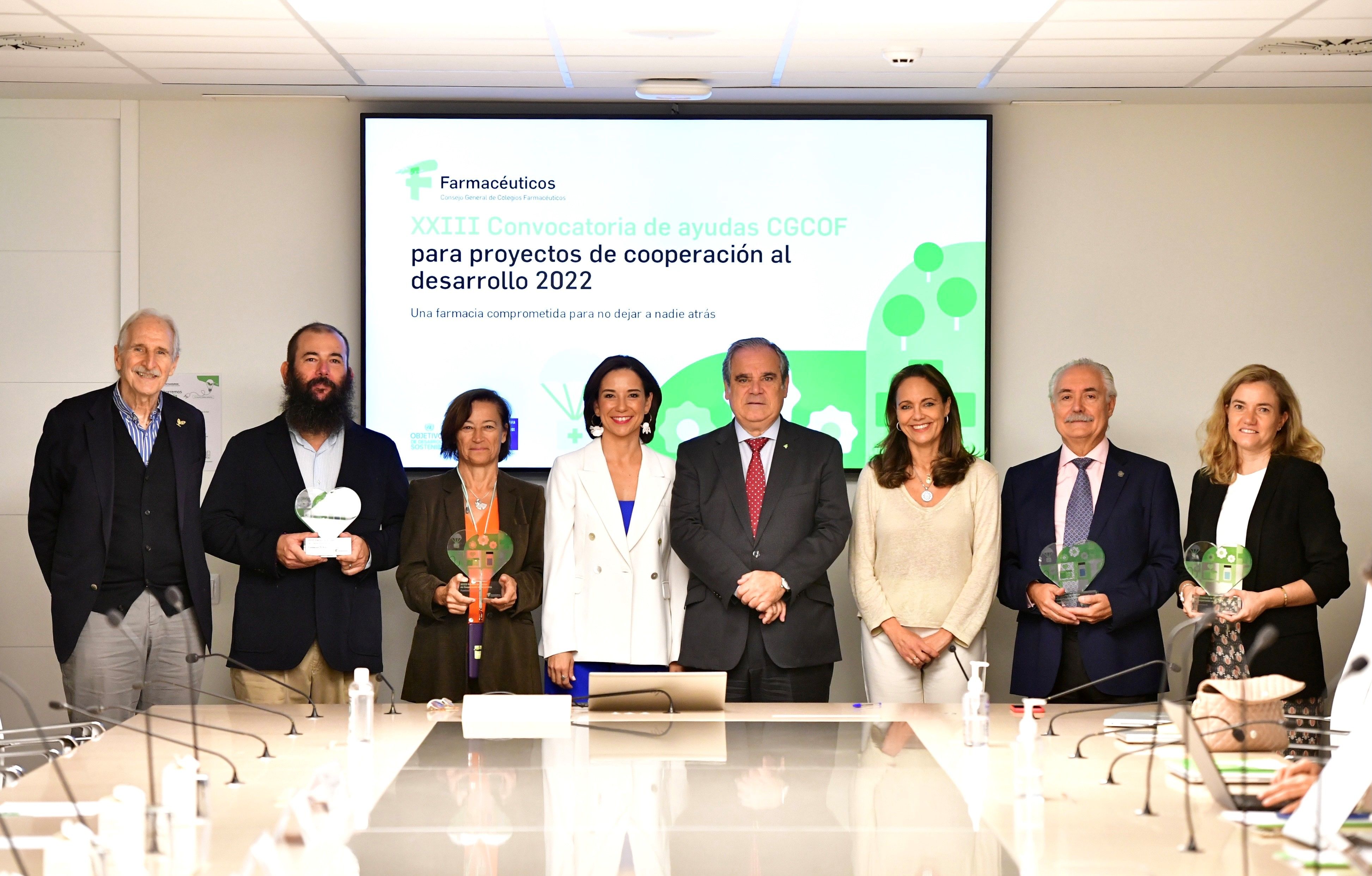 Foto de familia de los premiados