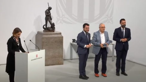 Andreu Suriol recogió el premio de la farmacia Suriol