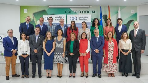Foto de familia de los participantes en la reunión