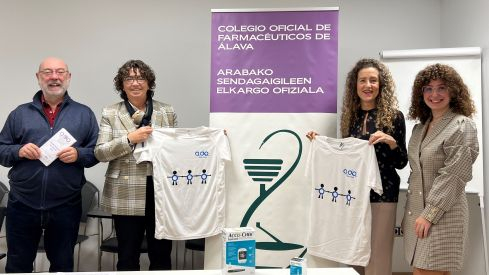 Paco García de la Torre,  secretario de ADA, Milagros López de Ocáriz, presidenta del COF Álava Marisa Martínez, directora del Centro de Información de Medicamentos del COF Álava Enara Chimeno, vicepresidenta de ADA