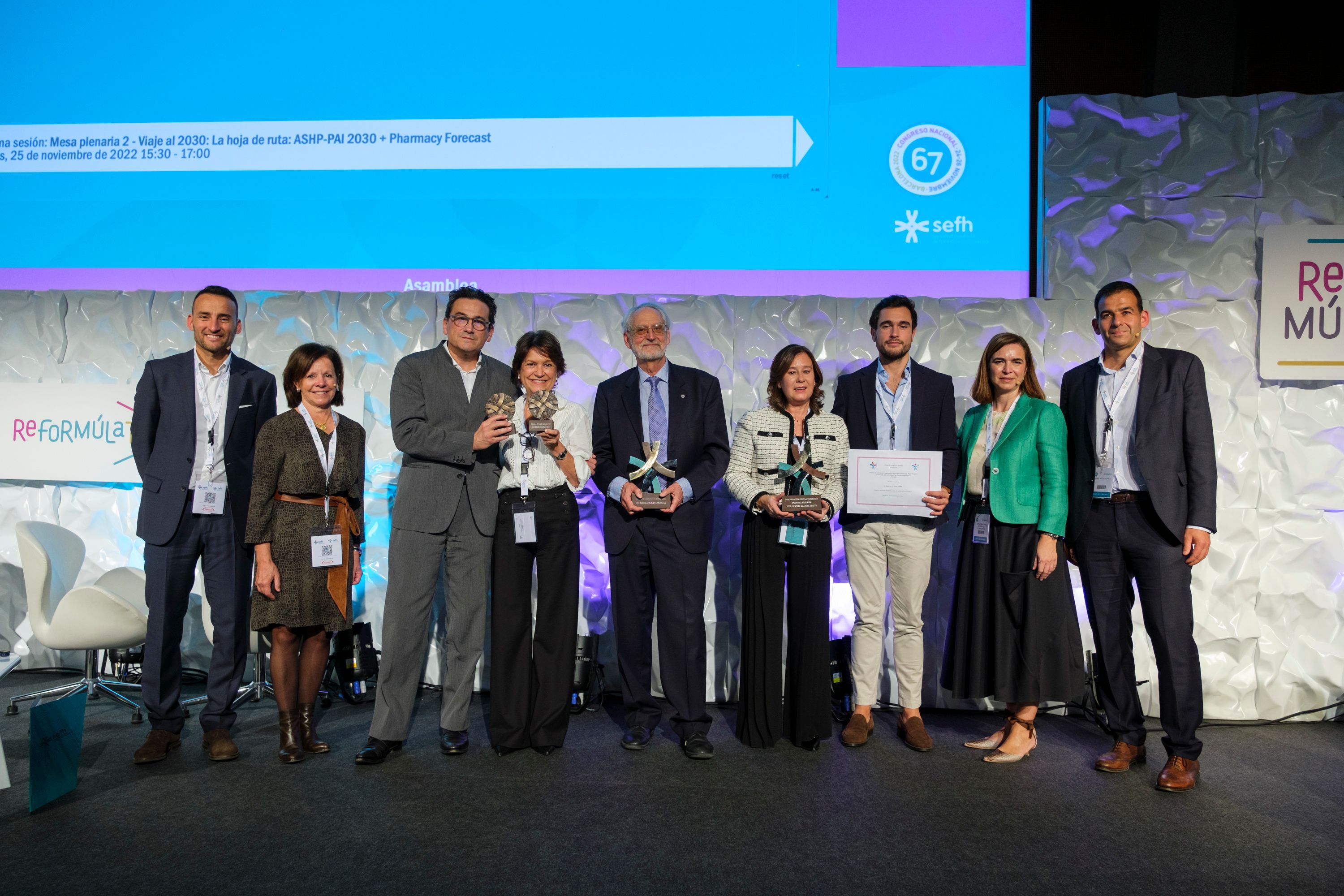 Foto de familia de los premiados