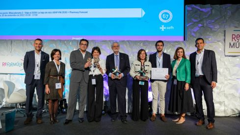 Foto de familia de los premiados