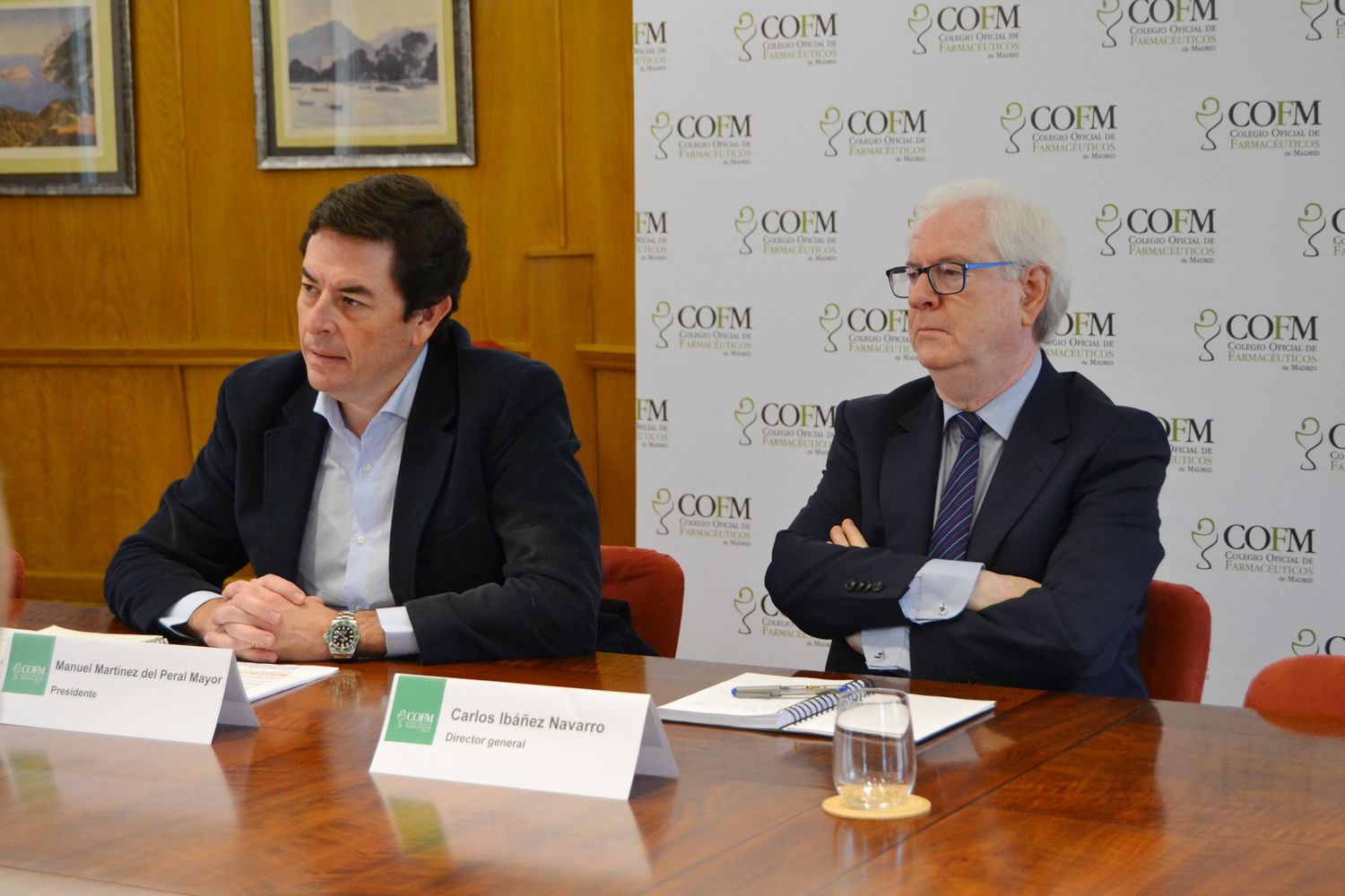 Manuel Martínez del Peral y Carlos Ibáñez, durante la presentación de la Ley de Farmacia de Madrid