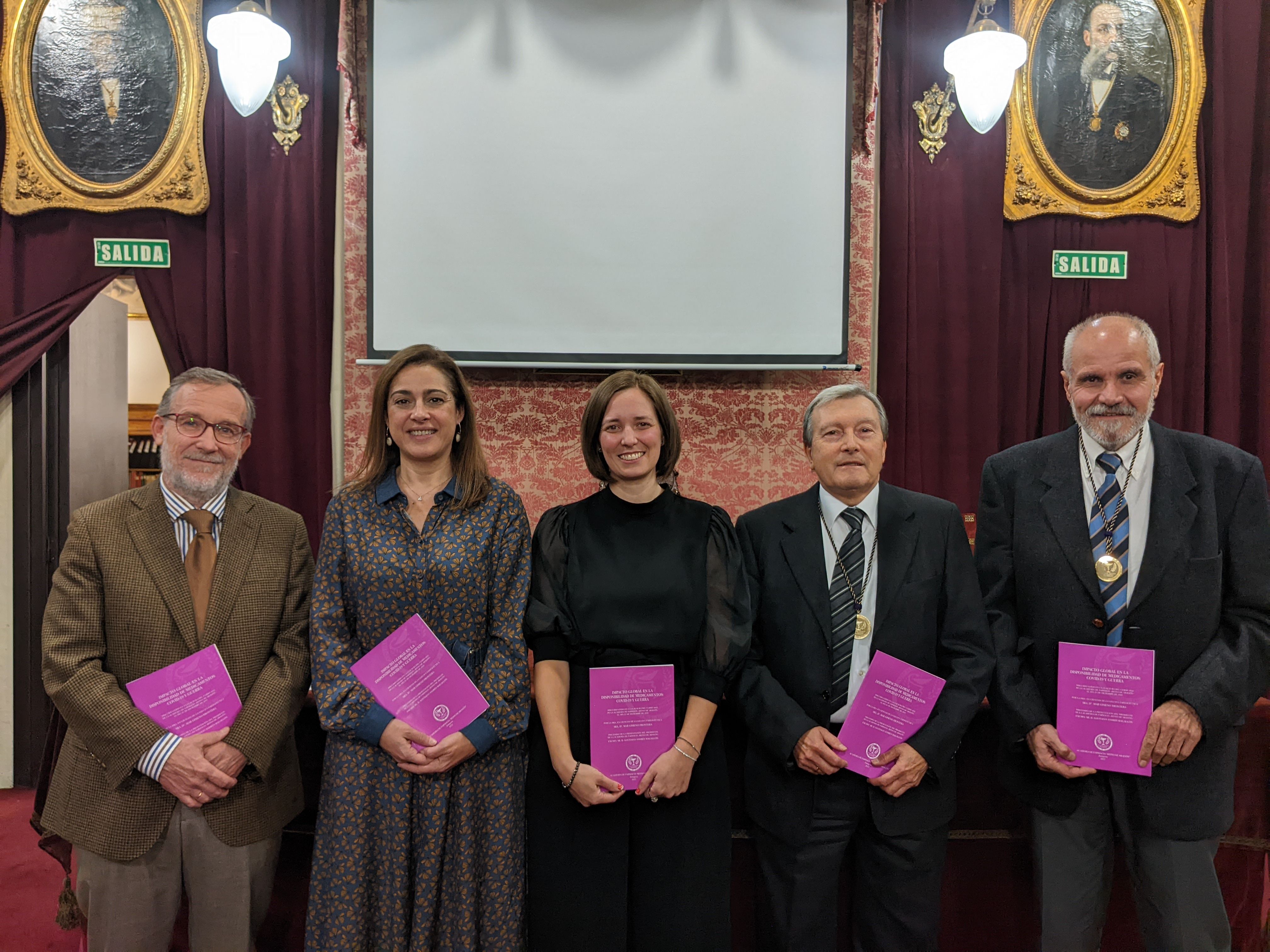 Participantes en la sesión junto a Mar Gimeno (centro)