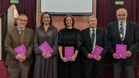 Participantes en la sesión junto a Mar Gimeno (centro)