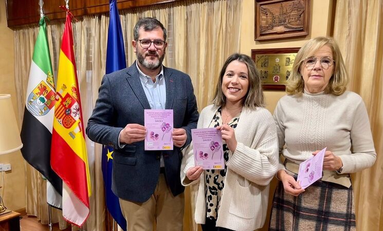 Reunión entre el Colegio Oficial de Farmacéuticos de Cáceres y Saviex (Foto: COF de Cáceres)