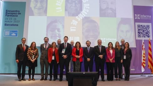 Foto de familia tras la inauguración