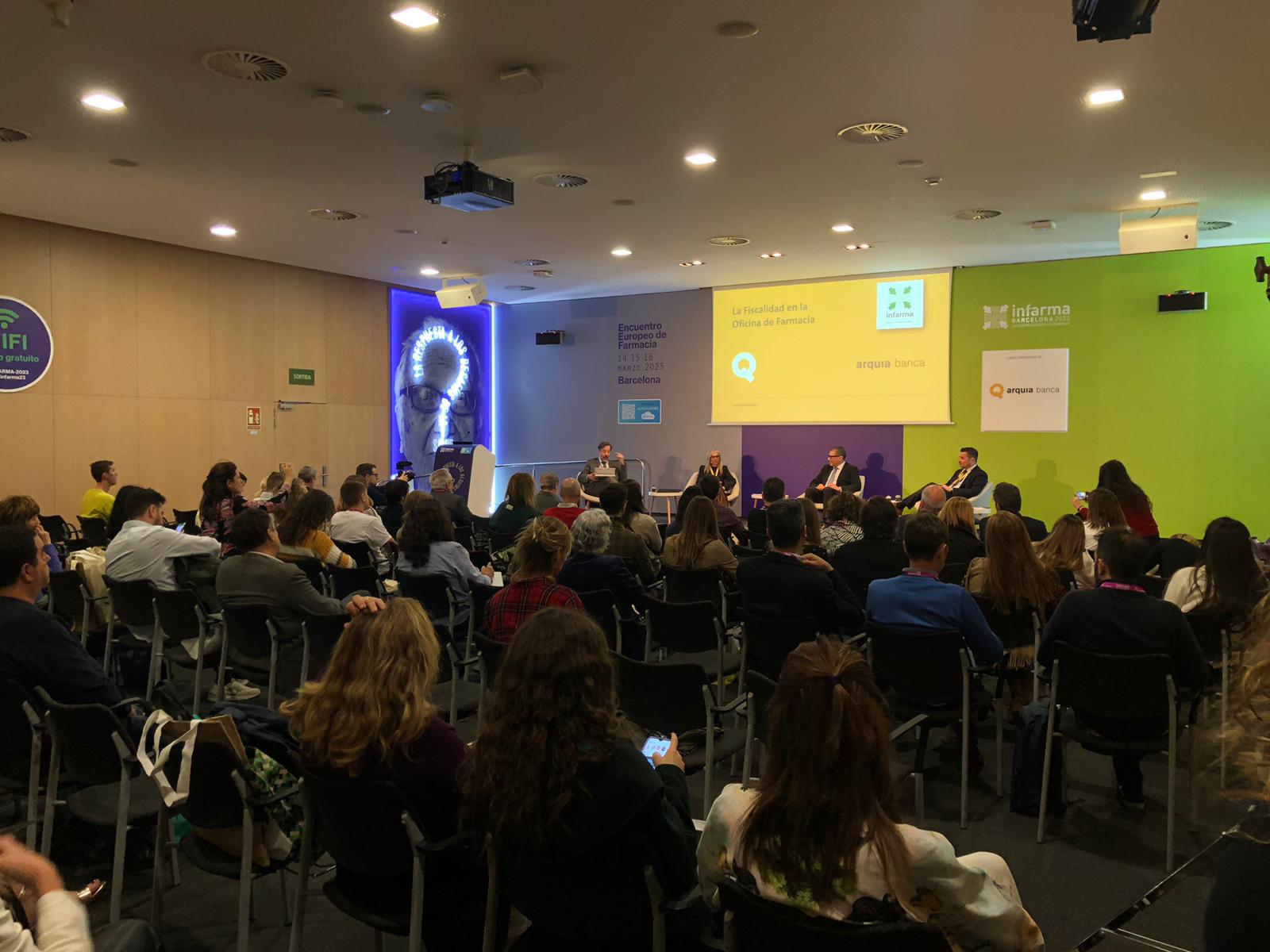 La conferencia sobre «La fiscalidad en la oficina de farmacia» captó el interés de numerosos congresistas