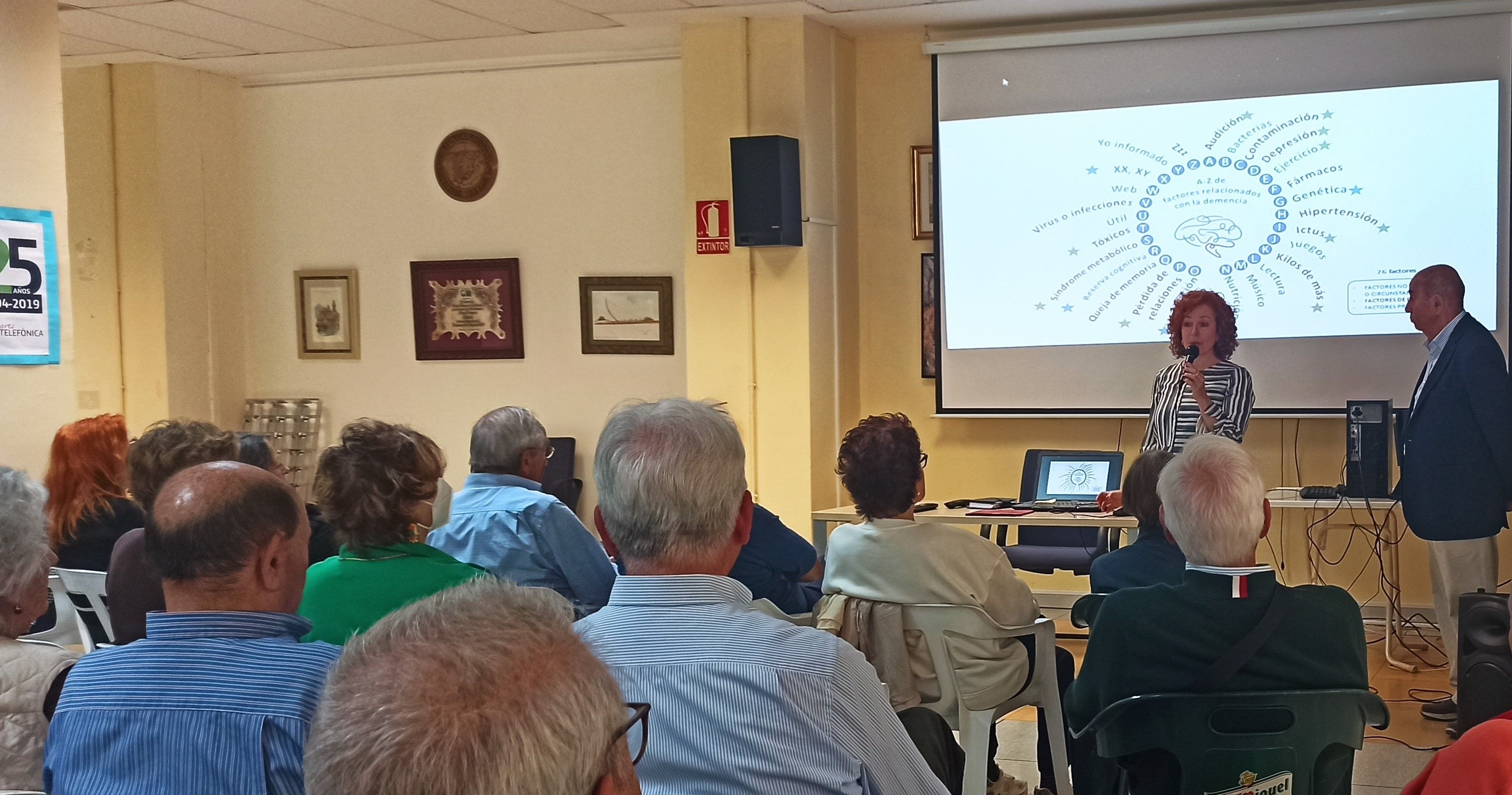 La doctora Lucrecia Moreno en la presentación del estudio Vivir Neuroprotegido en la sede de la Asociación Mayores Telefónica de Valencia