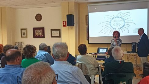 La doctora Lucrecia Moreno en la presentación del estudio Vivir Neuroprotegido en la sede de la Asociación Mayores Telefónica de Valencia