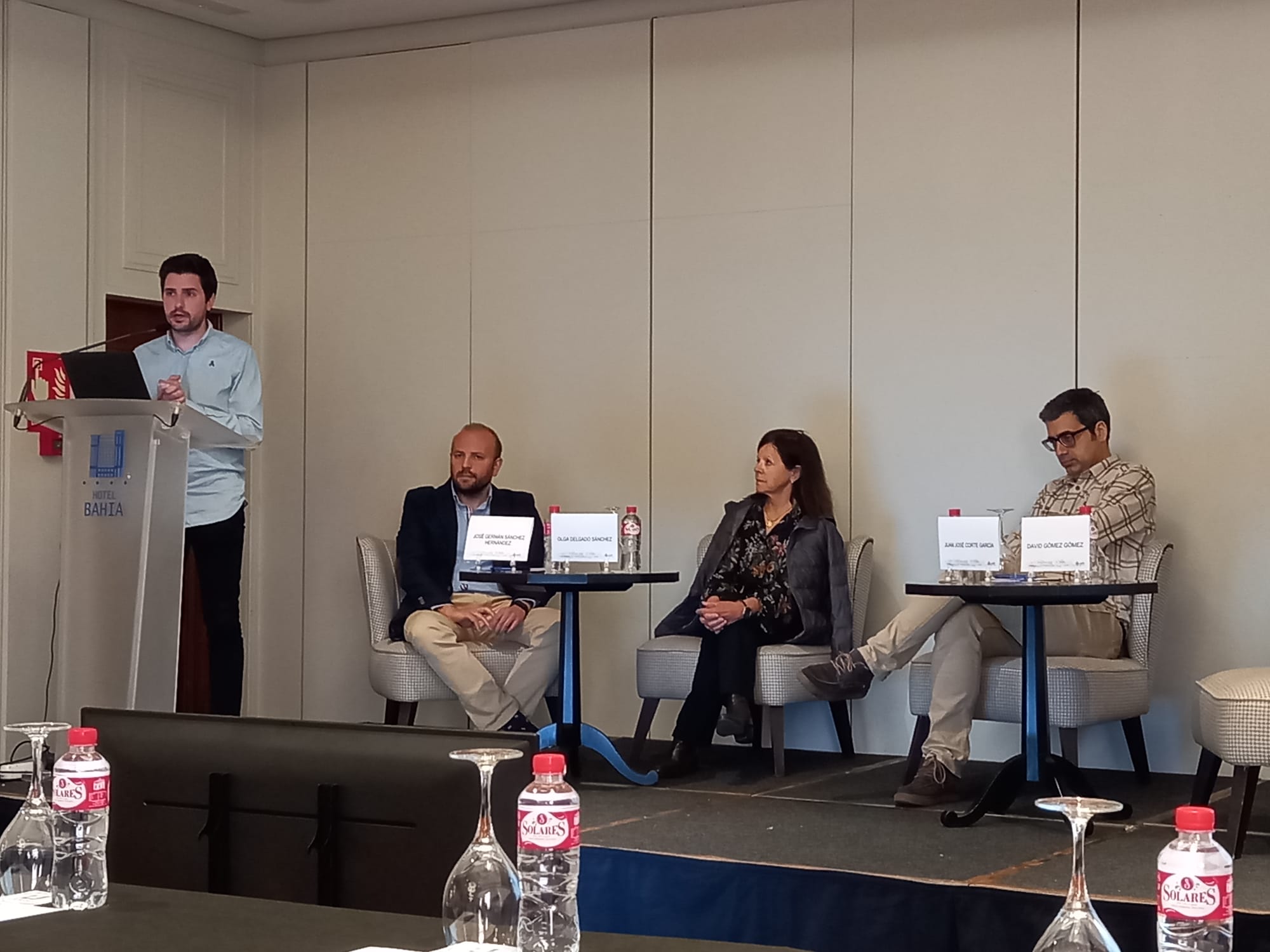Delegados autonómicos junto a Olga Delgado