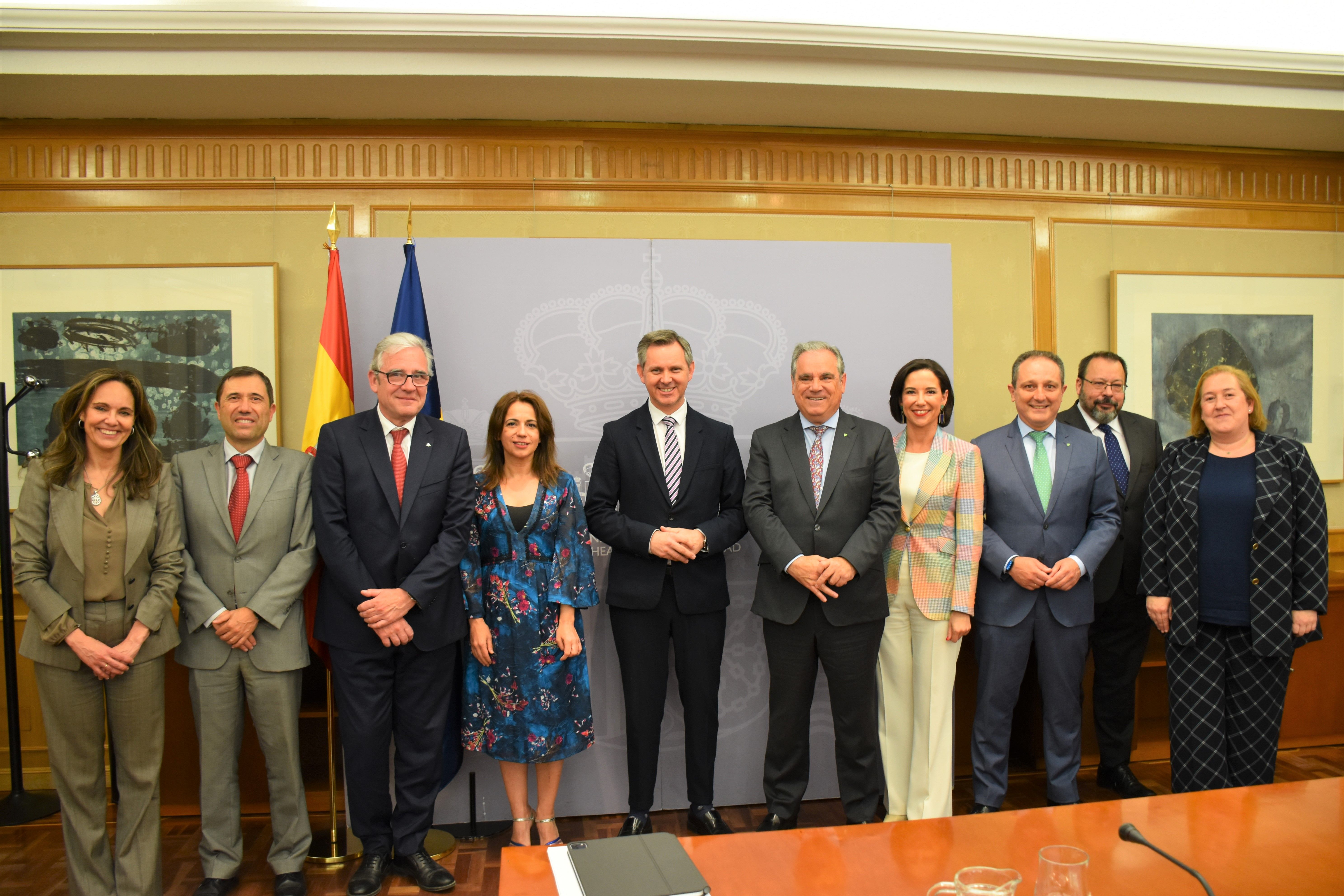 Foto del encuentro con el ministro de Sanidad