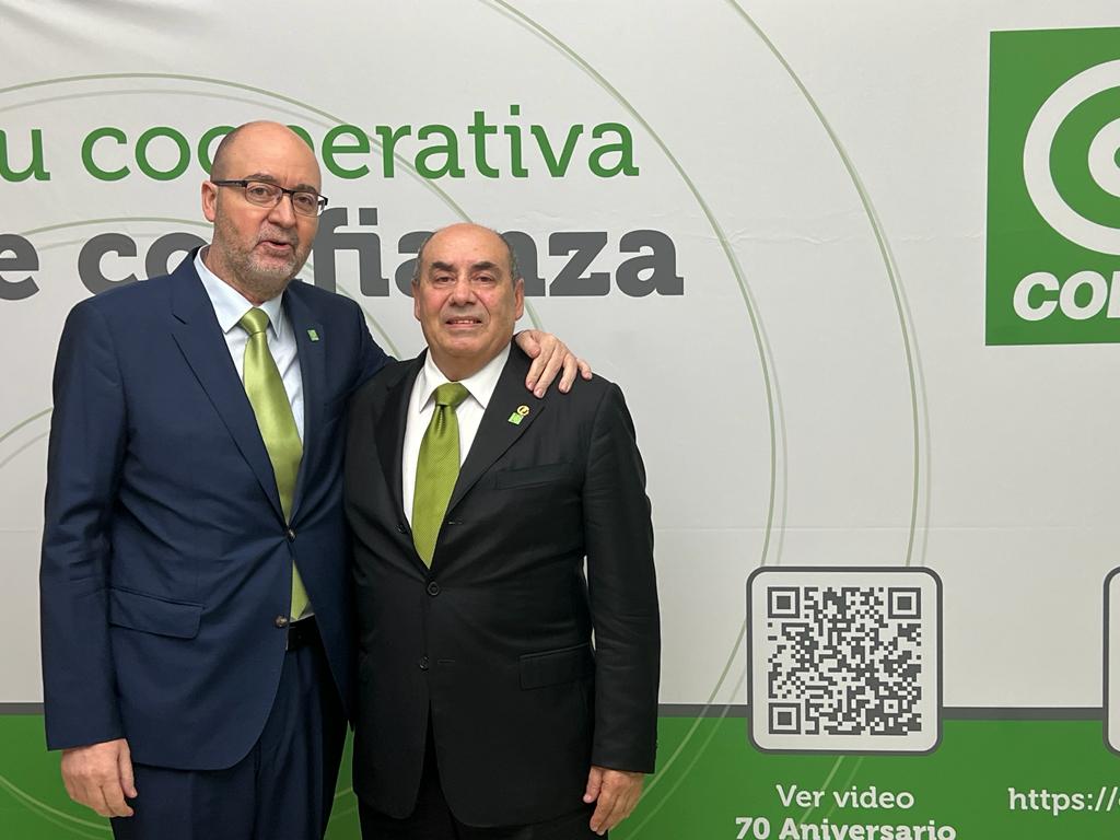 Manuel Muradás (dcha.) cedió el testigo a Joaquín Giráldez 