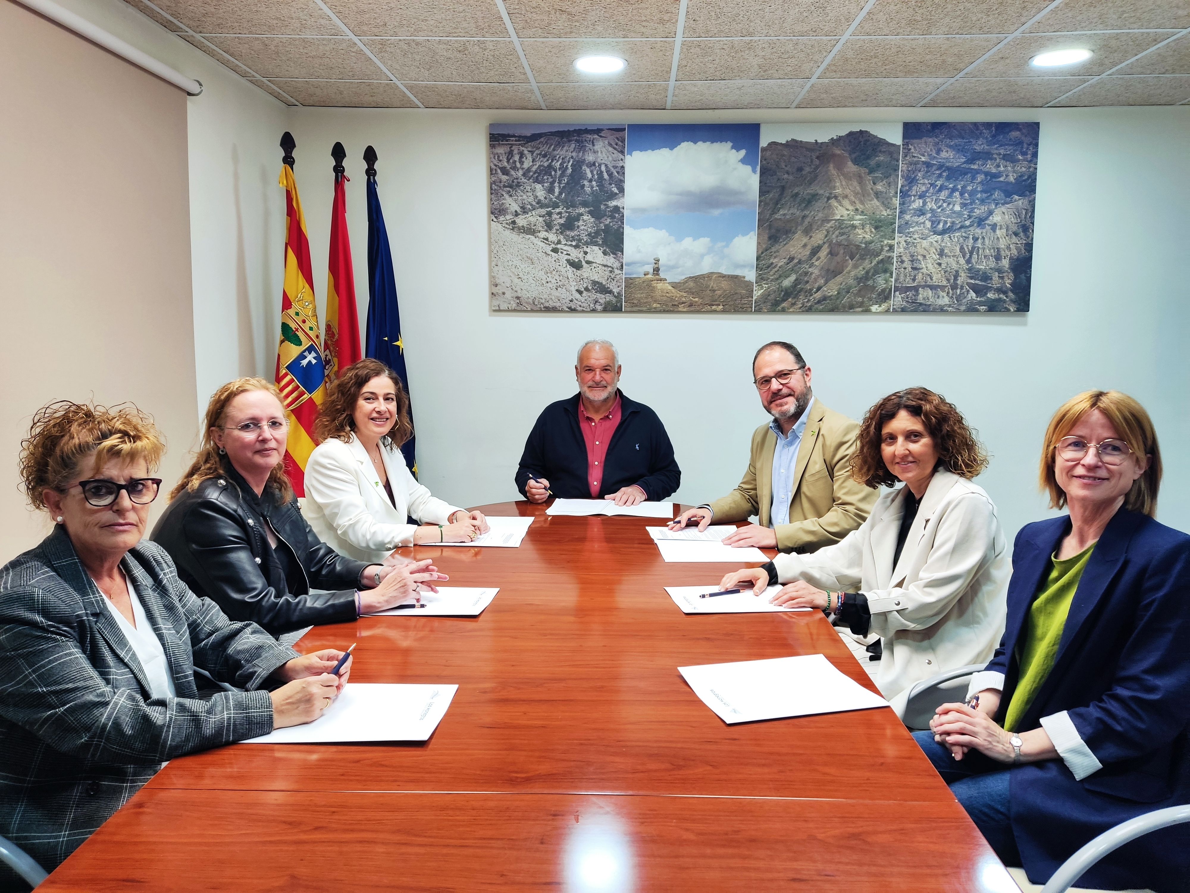Participantes en la firma del convenio