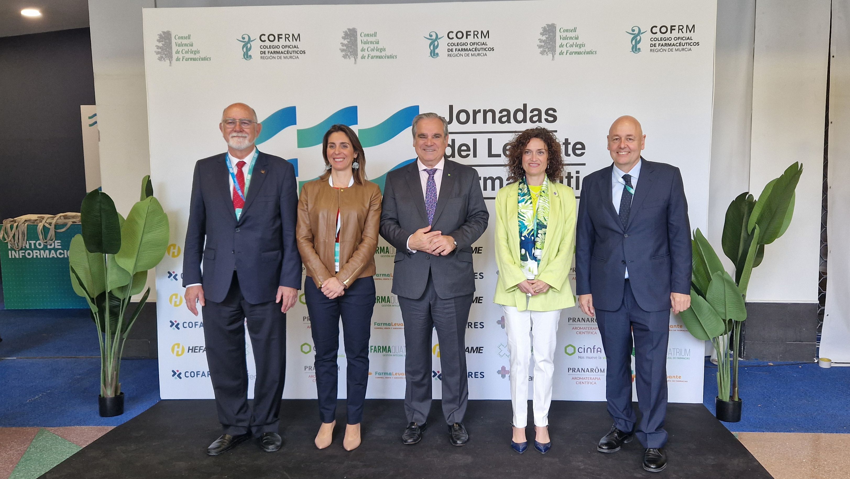 Los presidentes de los cuatro colegios junto a Jesús Aguilar, presidente del Consejo General de Farmacéuticos