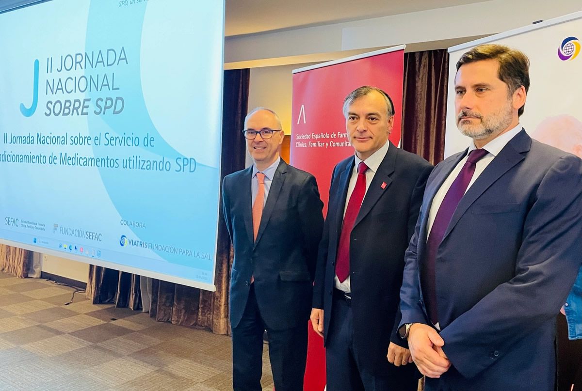 Inauguración de la jornada con Óscar López, vicepresidente primero del COF de Madrid; Vicente J. Baixauli, presidente de SEFAC, y João Madeira, presidente de la Fundación Viatris España