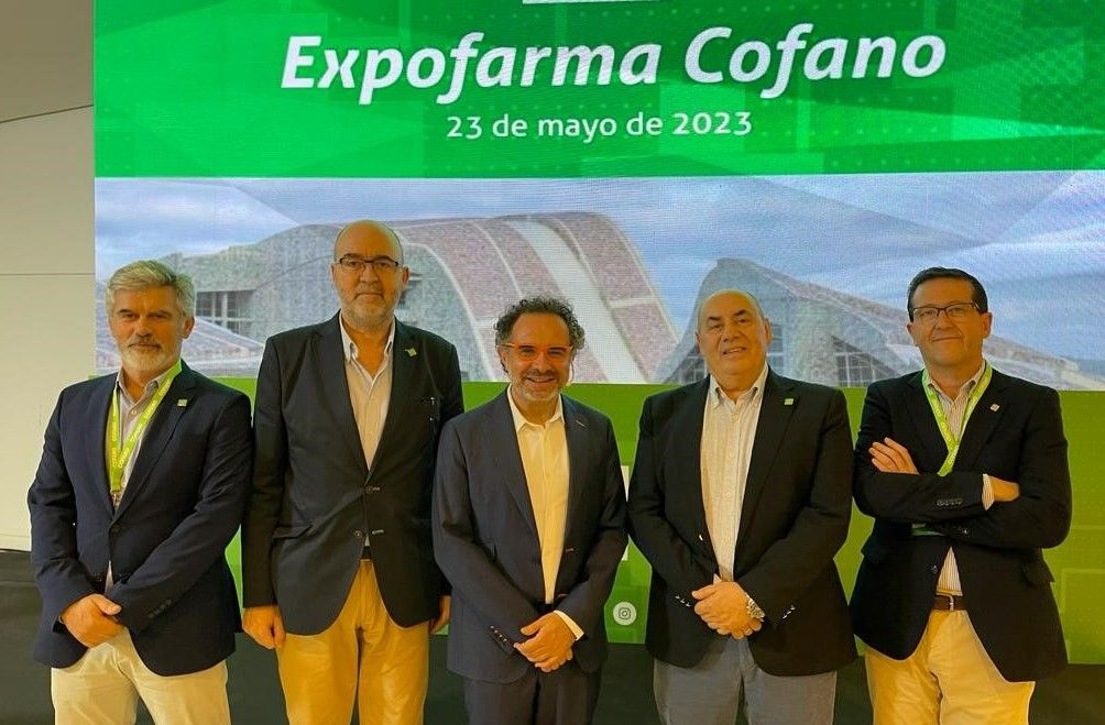 De izquierda a derecha: Jose Fernández, director general de Cofano; Joaquín Giráldez, nuevo presidente de Cofano; Mago More, Manuel Muradás, presidente saliente de Cofano, y Juan del Río, director general de Unnefar