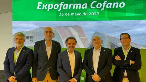 De izquierda a derecha: Jose Fernández, director general de Cofano; Joaquín Giráldez, nuevo presidente de Cofano; Mago More, Manuel Muradás, presidente saliente de Cofano, y Juan del Río, director general de Unnefar