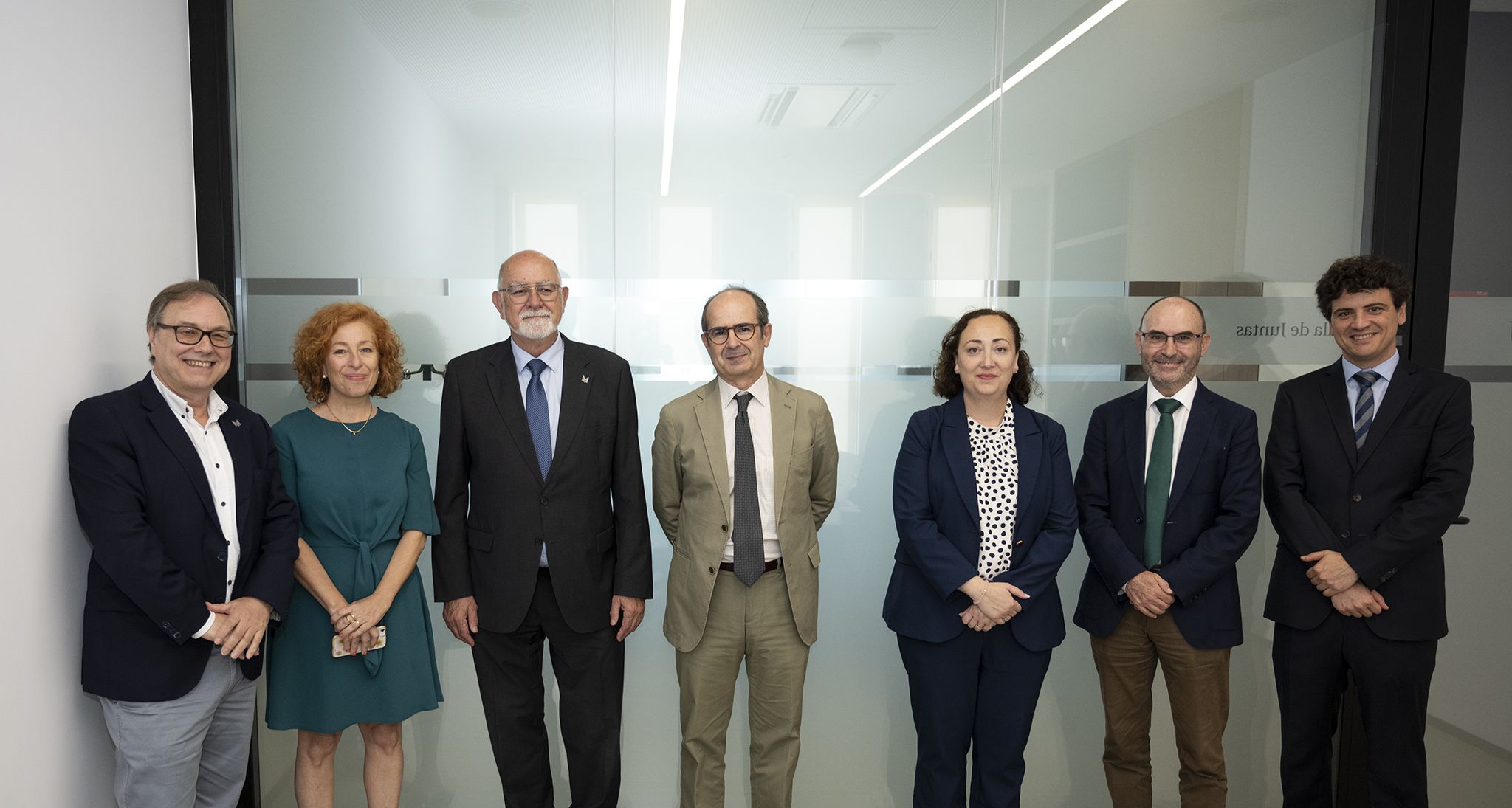 De izquierda a derecha: Vicente Colomer (secretario del MICOF), Lucrecia Moreno, Jaime Giner, Higinio Marín (rector de la CEU UCH), Verónica Veses, Nacho Pérez y José Sendra