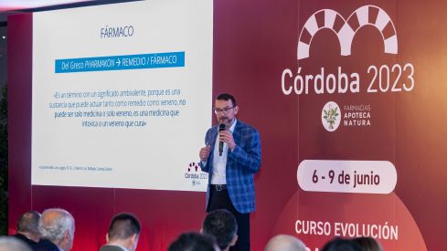 Massimo Mercati dio la bienvenida a los asistentes