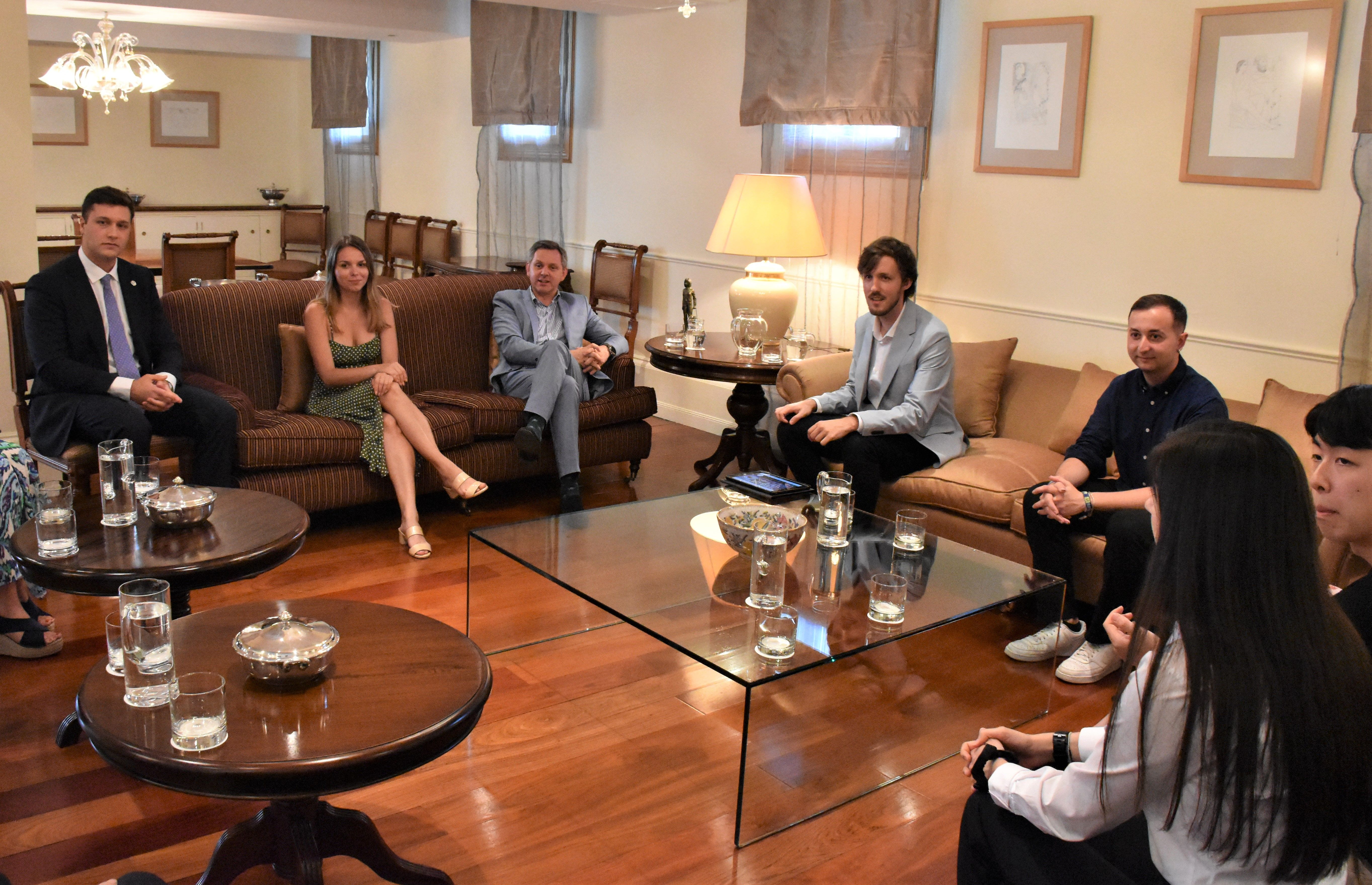 José Miñones (al fondo), durante la reunión