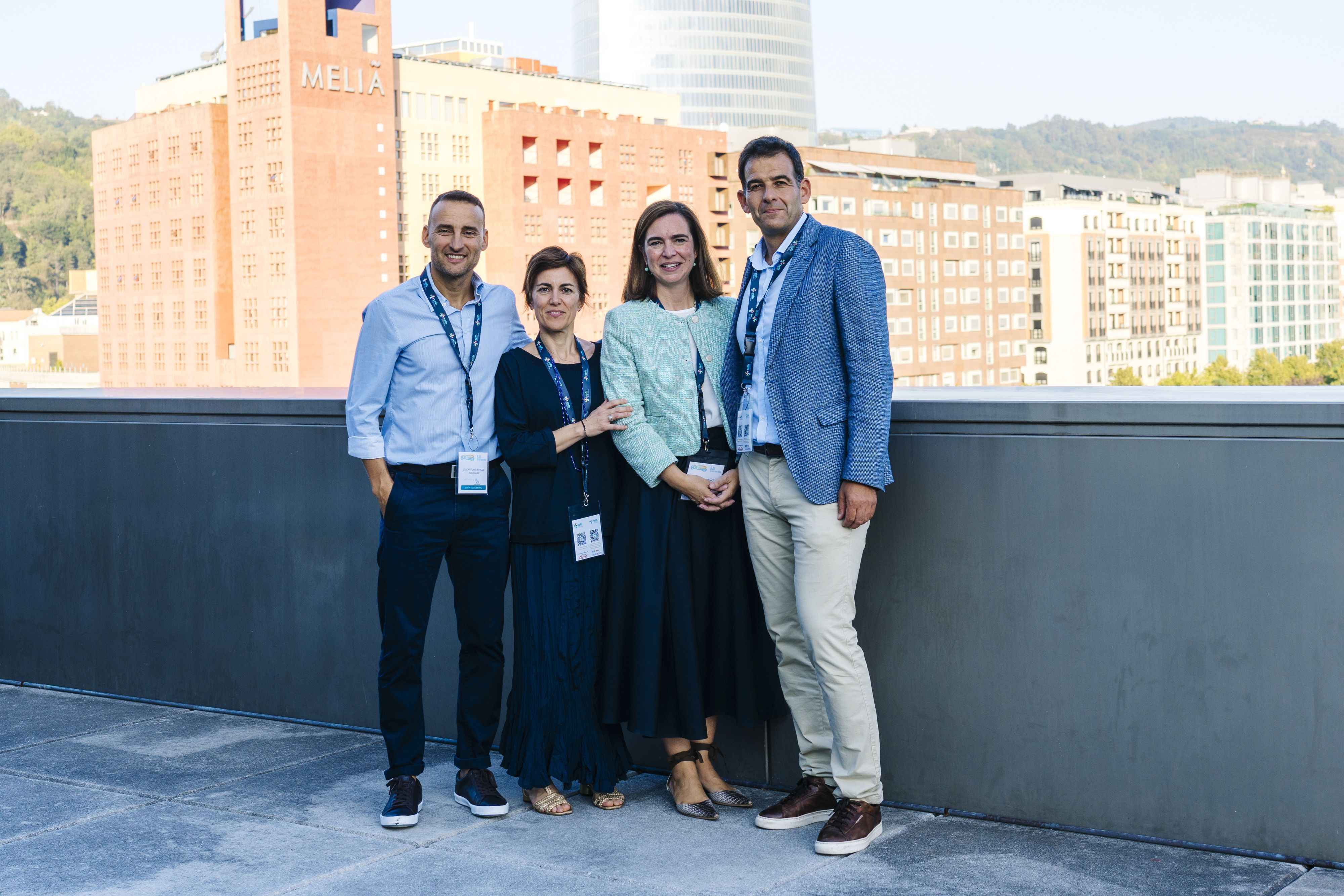 La nueva presidenta de la SEFH, Cecilia Martínez (segunda por la derecha), junto a los miembros de la  Junta Directiva.