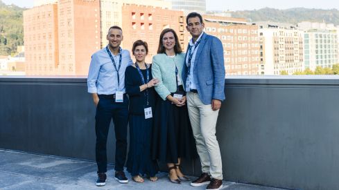 La nueva presidenta de la SEFH, Cecilia Martínez (segunda por la derecha), junto a los miembros de la  Junta Directiva.