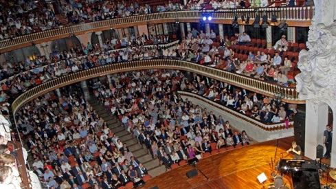 Los farmacéuticos catalanes reivindican su profesionalidad en su fiesta anual